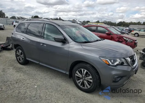 2018 Nissan Pathfinder S z USA, uszkodzony, nr VIN 5N1DR2MN4JC604221